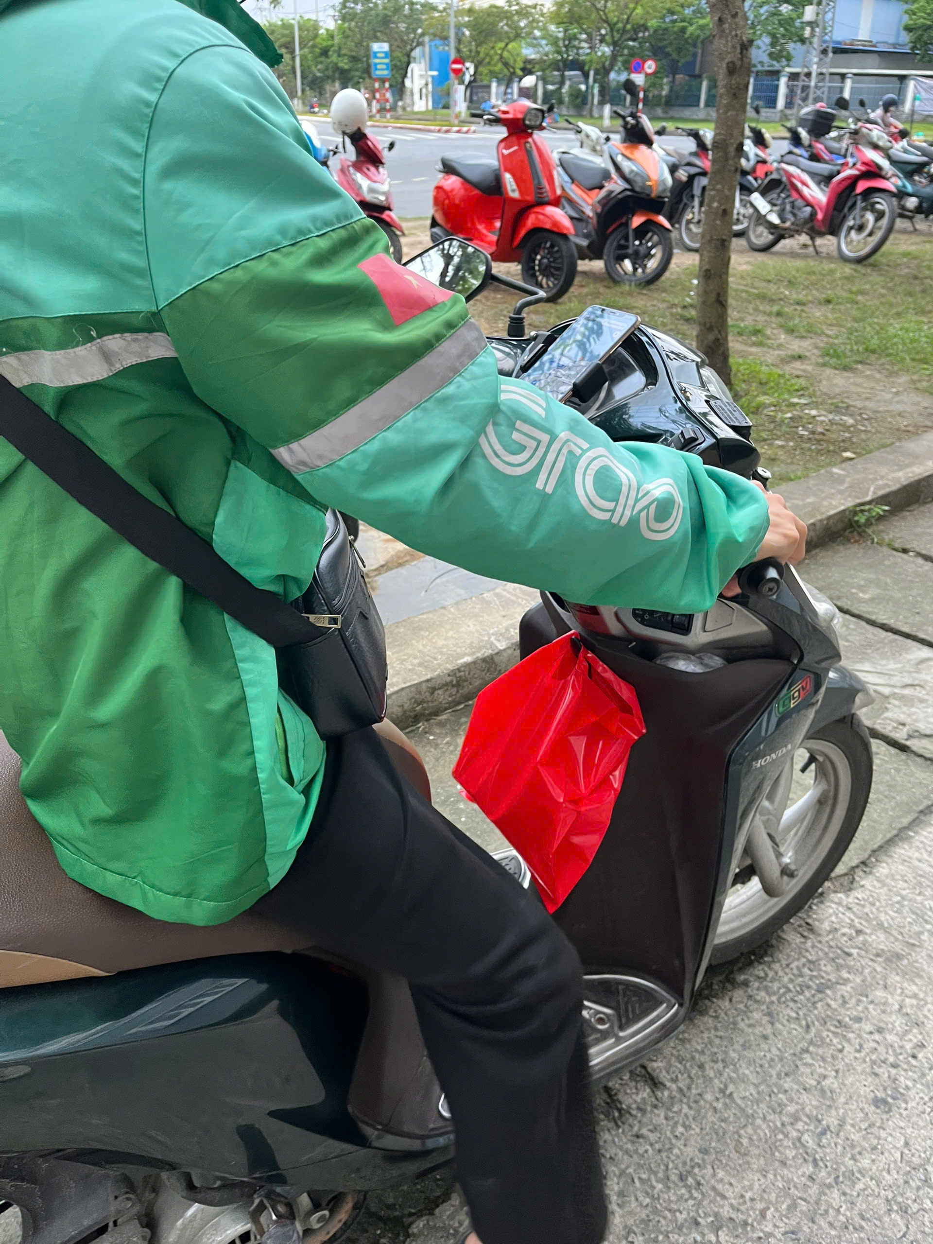 khách hàng mua pháo hoa z121